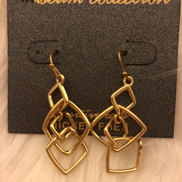 Gold toned beautiful NWT earrings - Picture 1 of 2
